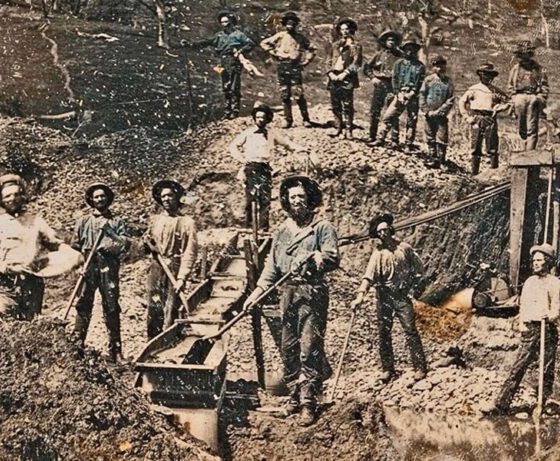 Of gold and shovels in the IoT